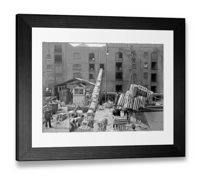 Framed Print : Butlers Wharf, Shad Thames BB87_09745 Framed Print : Butlers Wharf, Shad Thames BB87_09745