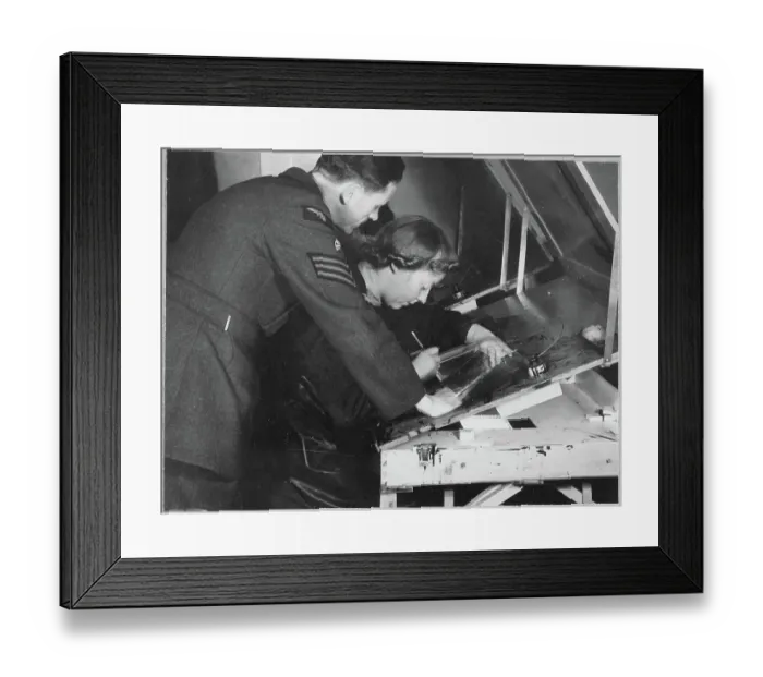 Framed Print : Member of the Women's Auxiliary Air Force (WAAF) and an RAF instructor chp01_07_01_037