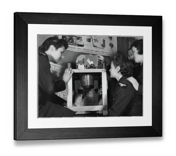 Framed Print : Women's Auxiliary Air Force (WAAF) trainees working on an F24 camera chp01_07_01_047