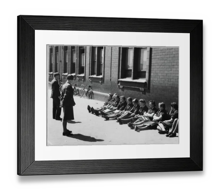 Framed Print : Women's Auxiliary Air Force (WAAF) trainees receiving an open air lecture chp01_07_01_057