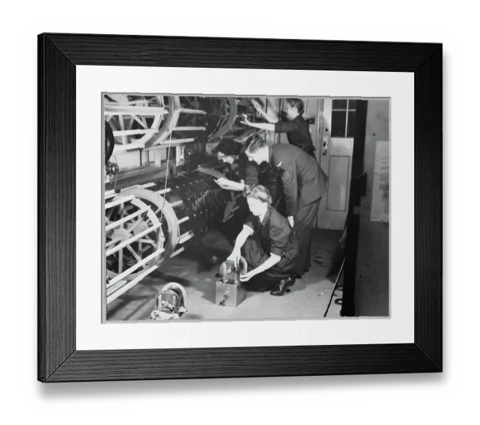 Framed Print : Women's Auxiliary Air Force (WAAF) trainees place photographic films on the drying drums chp01_07_01_060