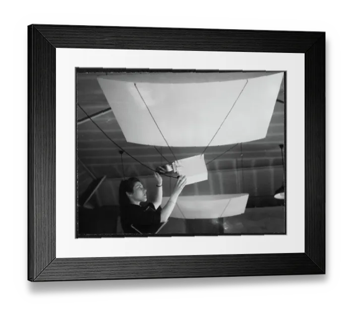 Framed Print : A Women's Auxiliary Air Force (WAAF) trainee preparing safelights prior to printing chp01_07_01_062