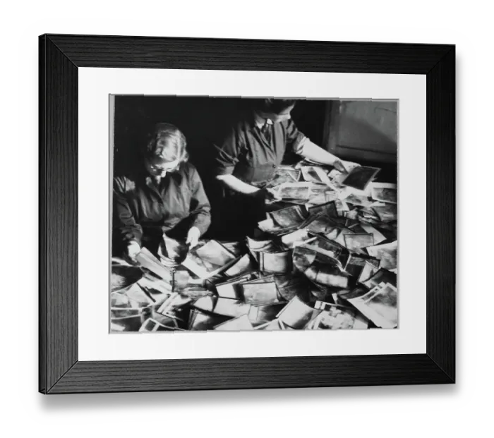 Framed Print : WAAF trainees sorting through piles of aerial photographic prints during training chp01_07_01_066 Framed Print : WAAF trainees sorting through piles of aerial photographic prints during training chp01_07_01_066