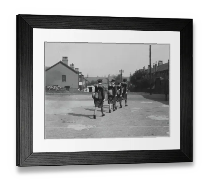 Framed Print : WAAF (Women's Auxiliary Air Force) trainees on fire picquet duty chp01_07_01_092