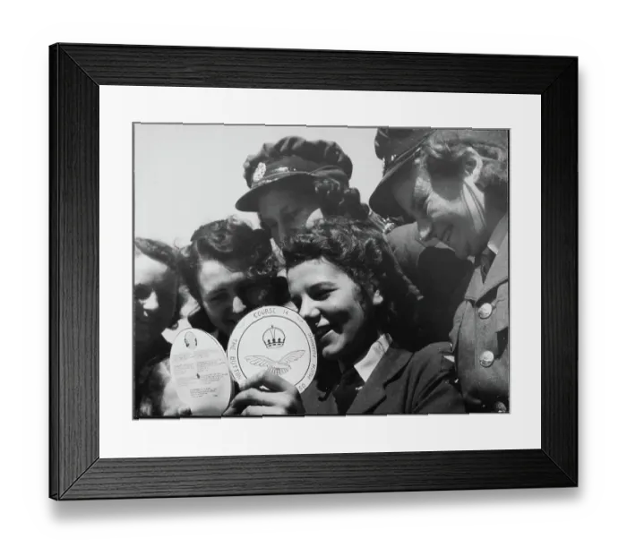 Framed Print : Members of the WAAF on completion of their training course chp01_07_01_111