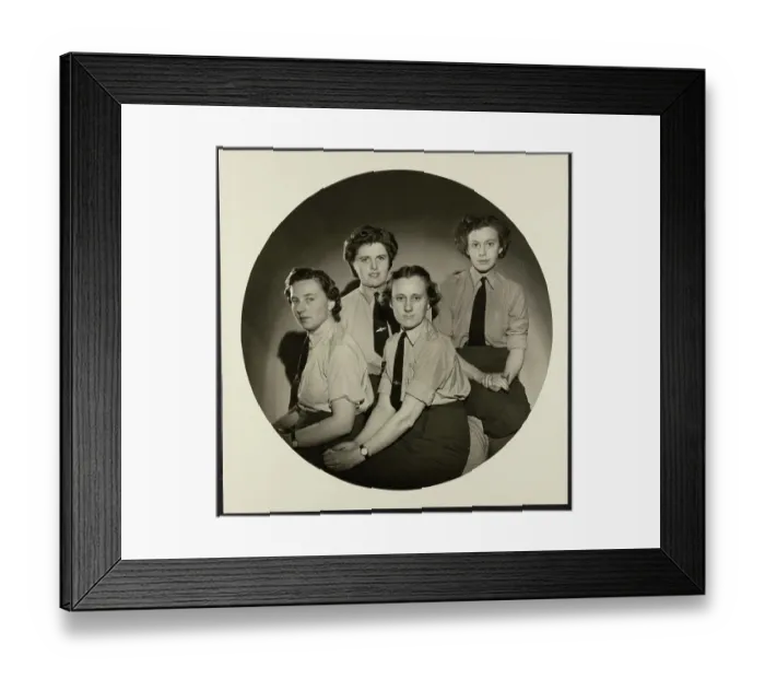Framed Print : Portrait of WAAF personnel from the Stills Department of the RAF's Film Production Unit chp01_07_01_290