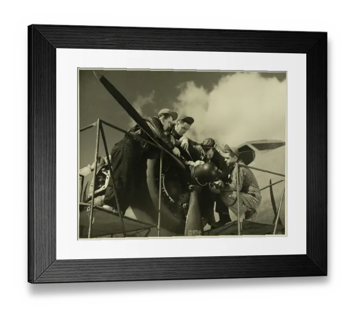Framed Print : Still from a film produced by the RAF Film Production Unit during the Second World War chp01_07_02_001