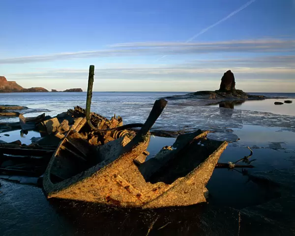 Shipwreck at Saltwick Bay K020590