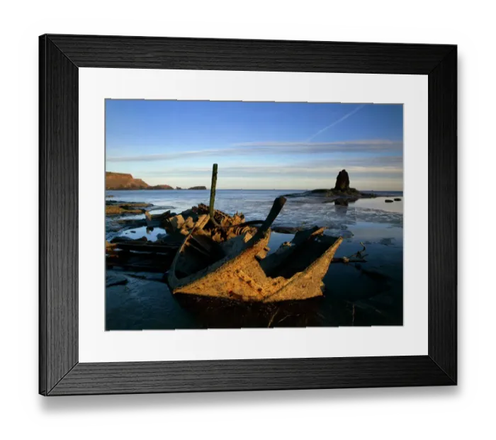 Framed Print : Shipwreck at Saltwick Bay K020590