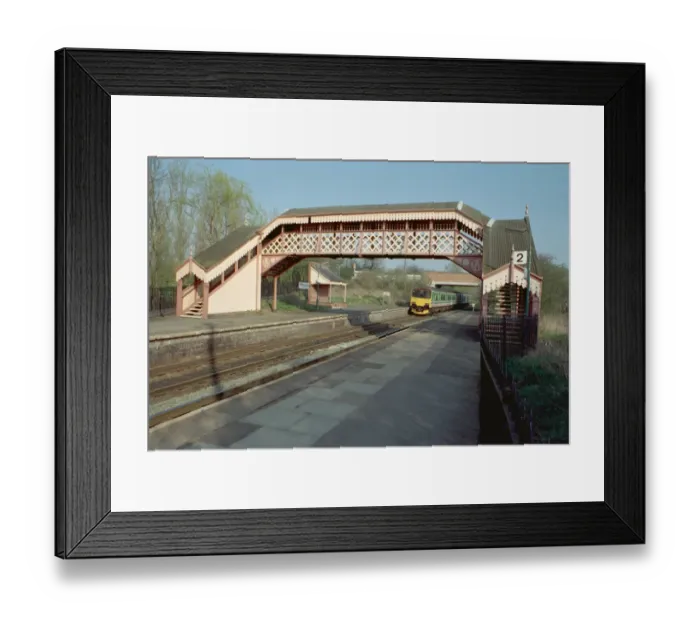 Framed Print : Railway Footbridge, Wilmcote Station Framed Print : Railway Footbridge, Wilmcote Station
