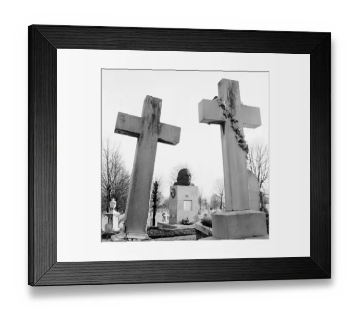 Framed Print : Tomb of Karl Marx, Highgate Cemetery a097501