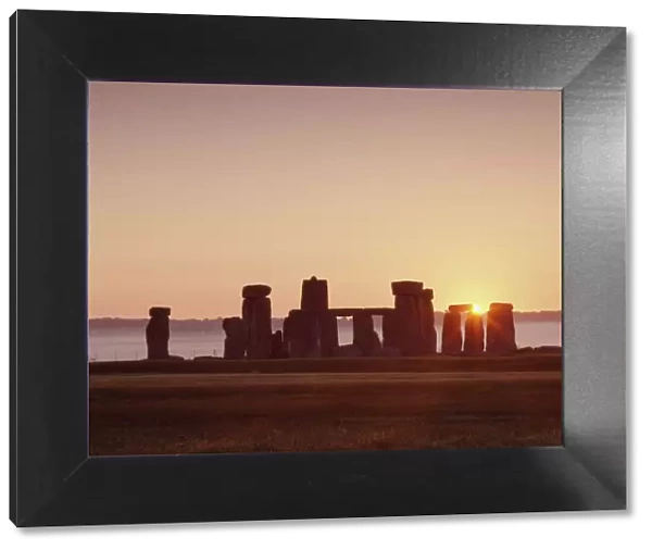 Stonehenge sunrise K040500