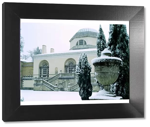Chiswick House in the snow K030095