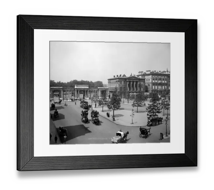 Framed Print : Hyde Park Corner and Apsley House DD87_00022