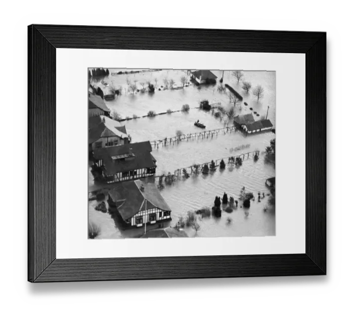 Framed Print : Thames floods 1947 EAW003696