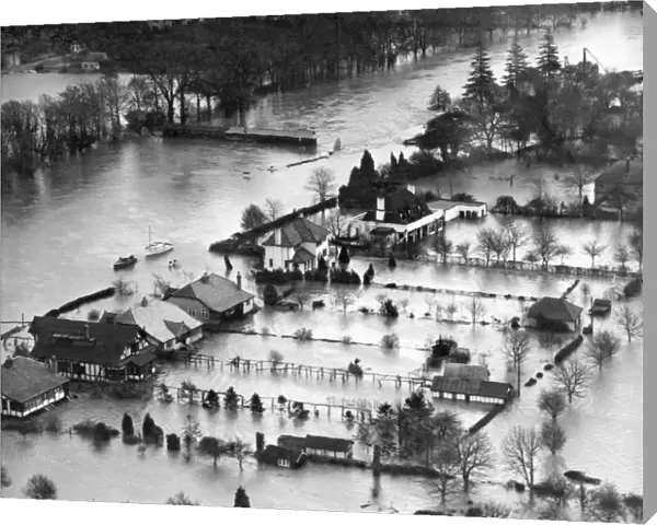 Thames floods 1947 EAW003697