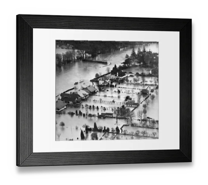 Framed Print : Thames floods 1947 EAW003697