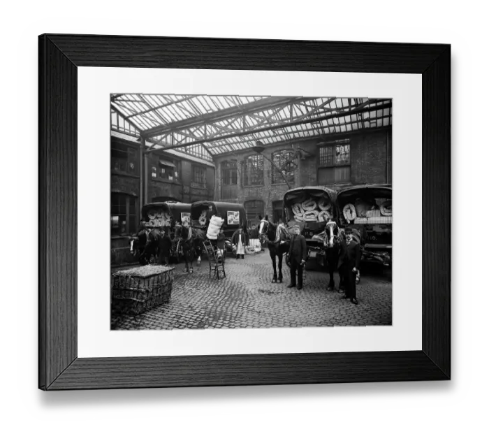 Framed Print : Mattress delivery vans BL14021