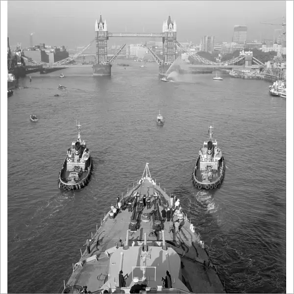 HMS Belfast and Tower Bridge a98_05144