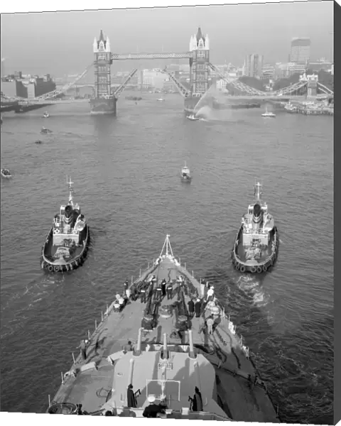 HMS Belfast and Tower Bridge a98_05144