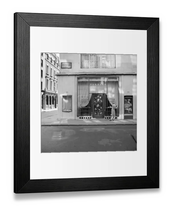 Framed Print : Yardley shop front a49_04824