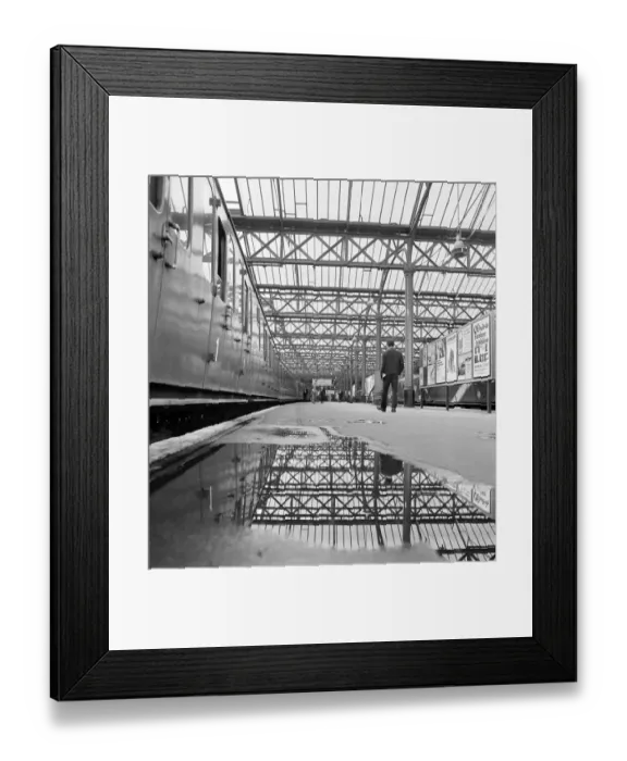 Framed Print : Charing Cross Station a062387
