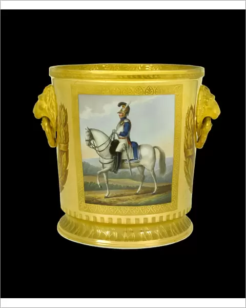 Wine cooler depicting a Dutch Officer of the Cuirassiers N081104