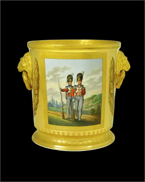 Wine cooler depicting British Foot Guards N081106