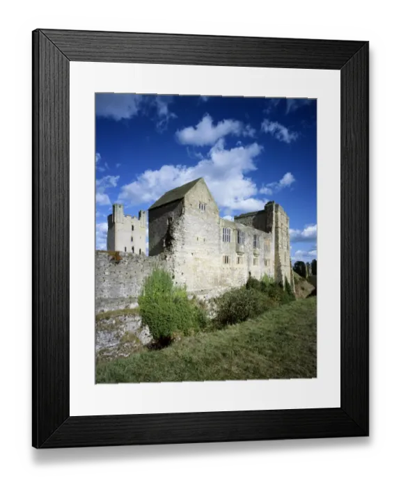 Framed Print : Helmsley Castle K030855 Framed Print : Helmsley Castle K030855