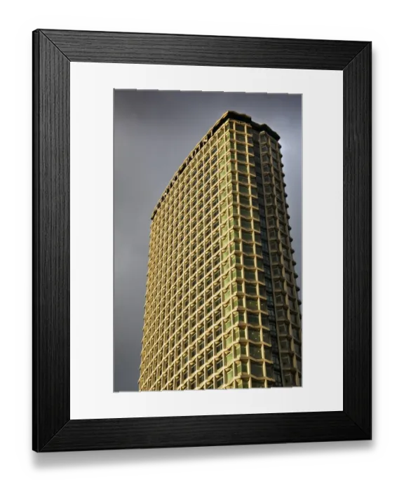 Framed Print : Centre Point N070271