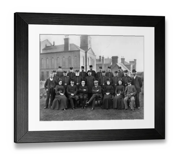 Framed Print : Prison warders BB94_13017 Framed Print : Prison warders BB94_13017