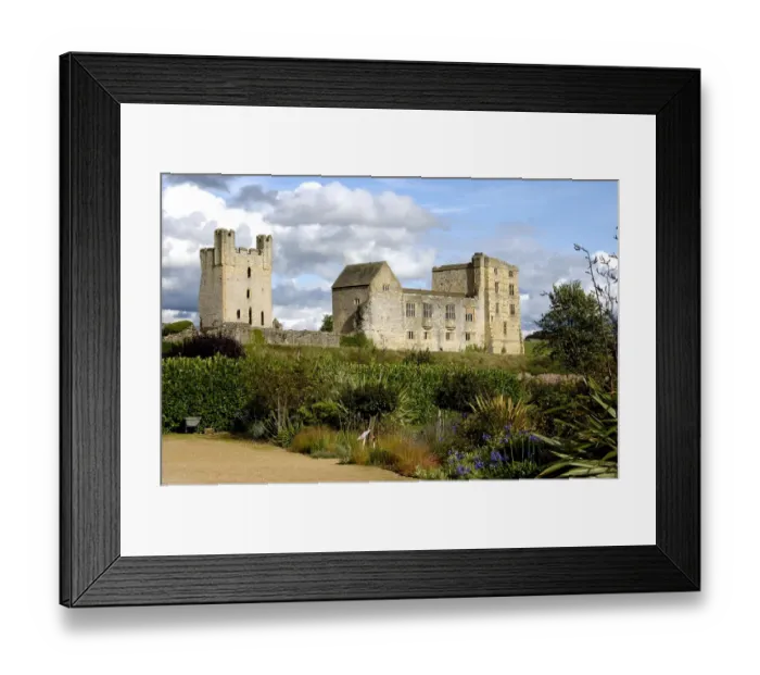 Framed Print : Helmsley Castle N060640