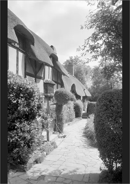 Anne Hathaways Cottage a98_05227