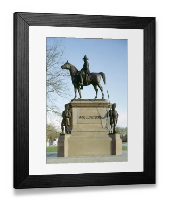 Framed Print : Duke of Wellington statue K000664