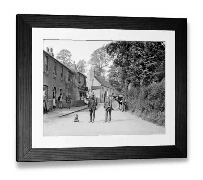 Framed Print : Travelling performers CC71_00073