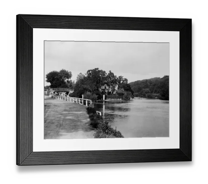Framed Print : Ray Mill Cottage, River Thames CC97_02743