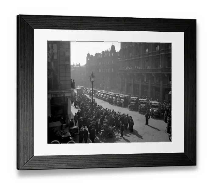 Framed Print : Taxis with banner We are enlisting for the war BL22698