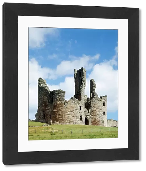 Dunstanburgh Castle K910297