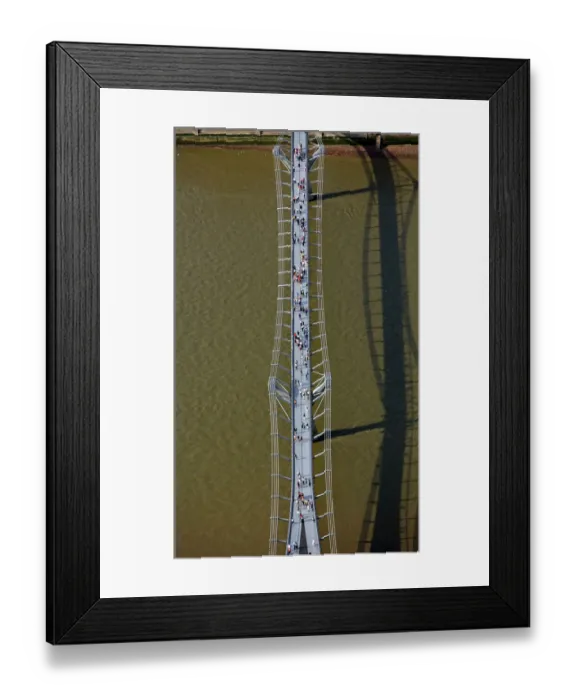 Framed Print : The Millennium Bridge 24422_020 Framed Print : The Millennium Bridge 24422_020