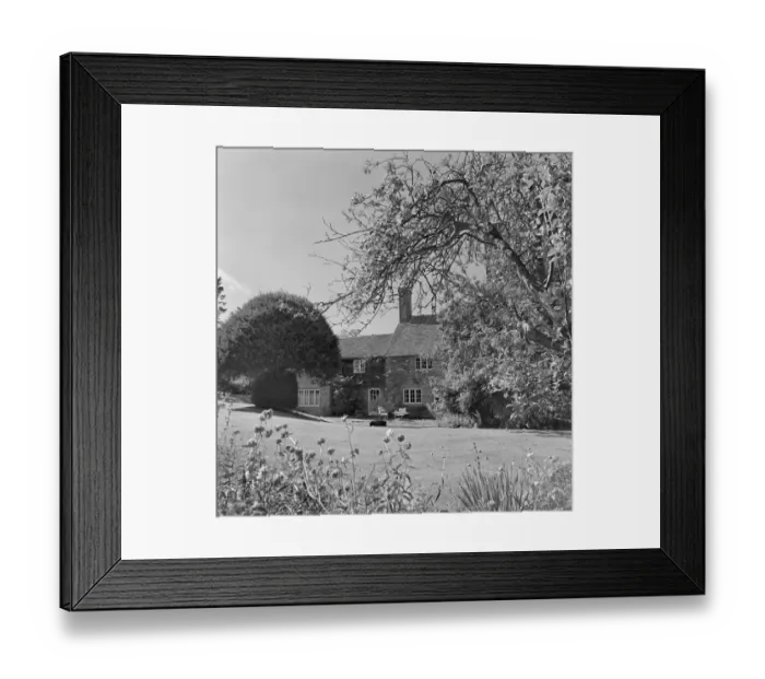 Framed Print : Farm house, Hampshire a067109