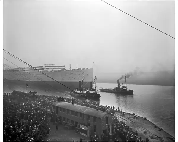 The launch of the RMS Aquitania BL22100_027