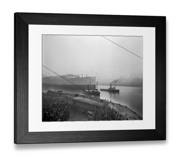 Framed Print : The launch of the RMS Aquitania BL22100_027