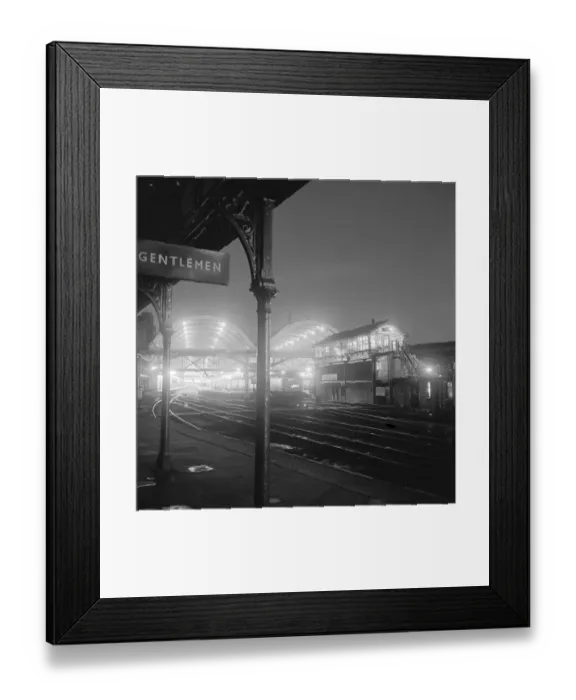 Framed Print : Kings Cross Station a062825