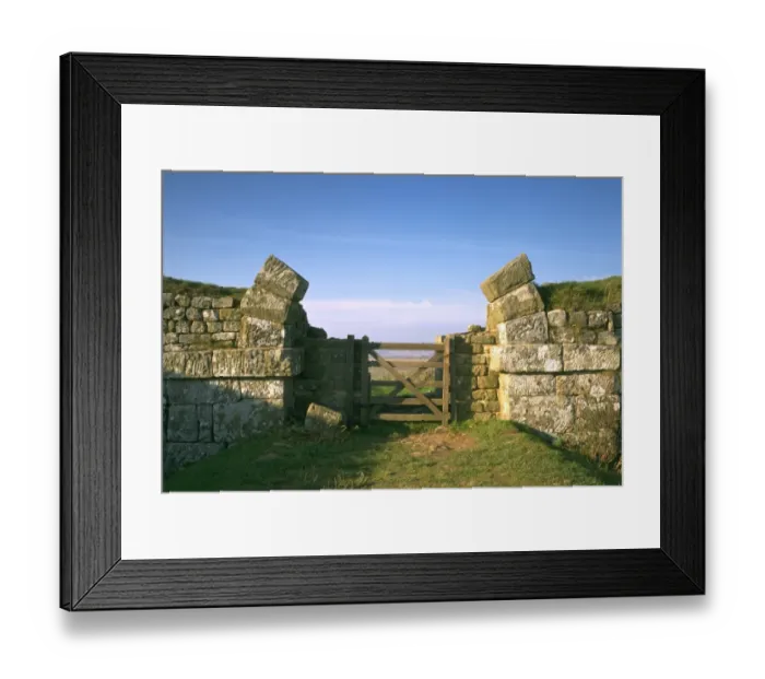 Framed Print : Hadrians Wall : Housesteads K940746