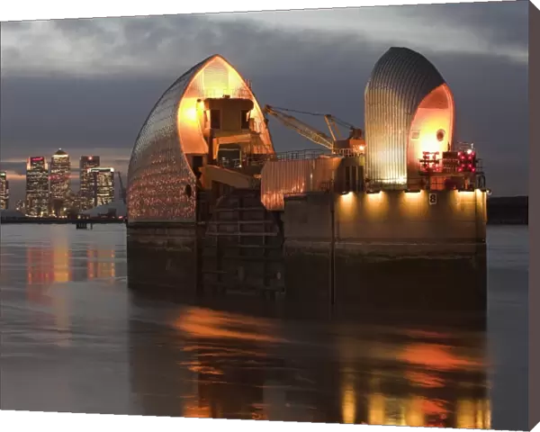 Thames Barrier and Canary Wharf N060983