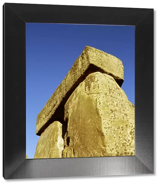 Stonehenge trilithon K040958