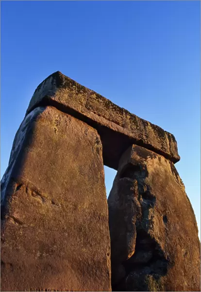 Stonehenge trilithon K040959