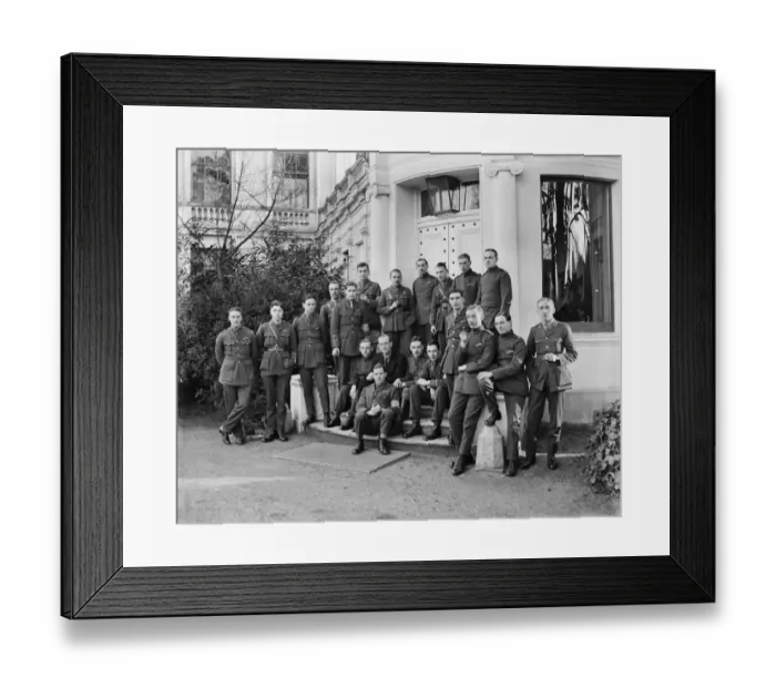 Framed Print : Convalescing Airmen BL24090_008 Framed Print : Convalescing Airmen BL24090_008