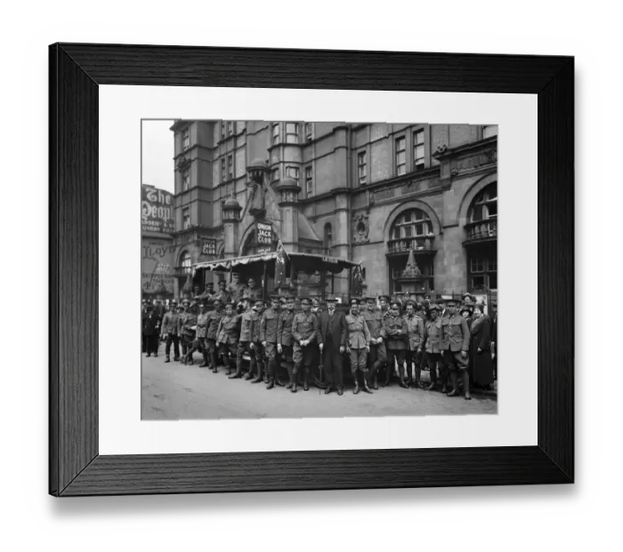 Framed Print : Australian soldiers at the Union Jack Club BL23031_001