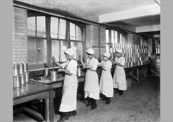 WW1. Making Christmas puddings, Cadby Hall BL24361_007